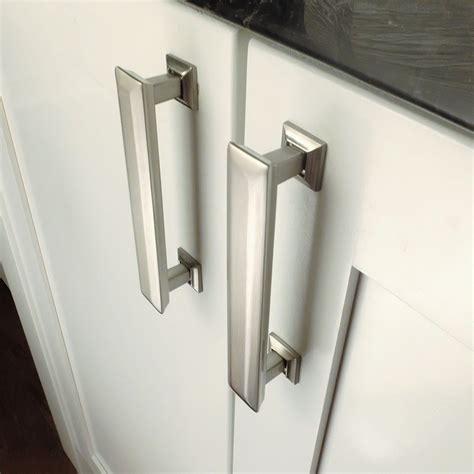 Cabinet Hardware 